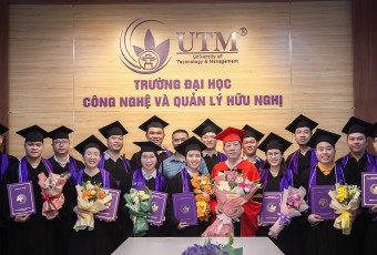 Lễ trao Bằng tốt nghiệp Đại học từ xa ngành Ngôn ngữ Anh