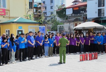 Sinh viên UTM tham gia tập huấn PCCC tại phường Hoàng Văn Thụ